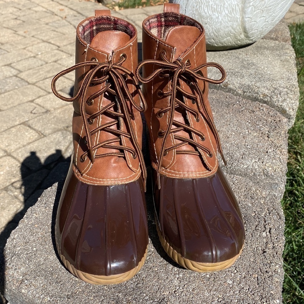 ADRIANA, NEW YORK~DUCK BOOTS~DARK BROWN/LIGHTER BROWN~GOOD CONDITION~SIZE 8~BR​